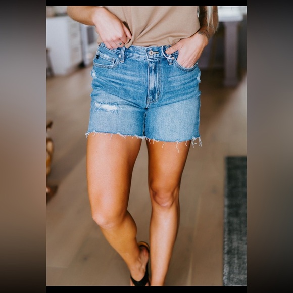 KanCan Raw Hem Shorts Size 11/29 Medium Wash Womens High Rise Distressing - Picture 1 of 15